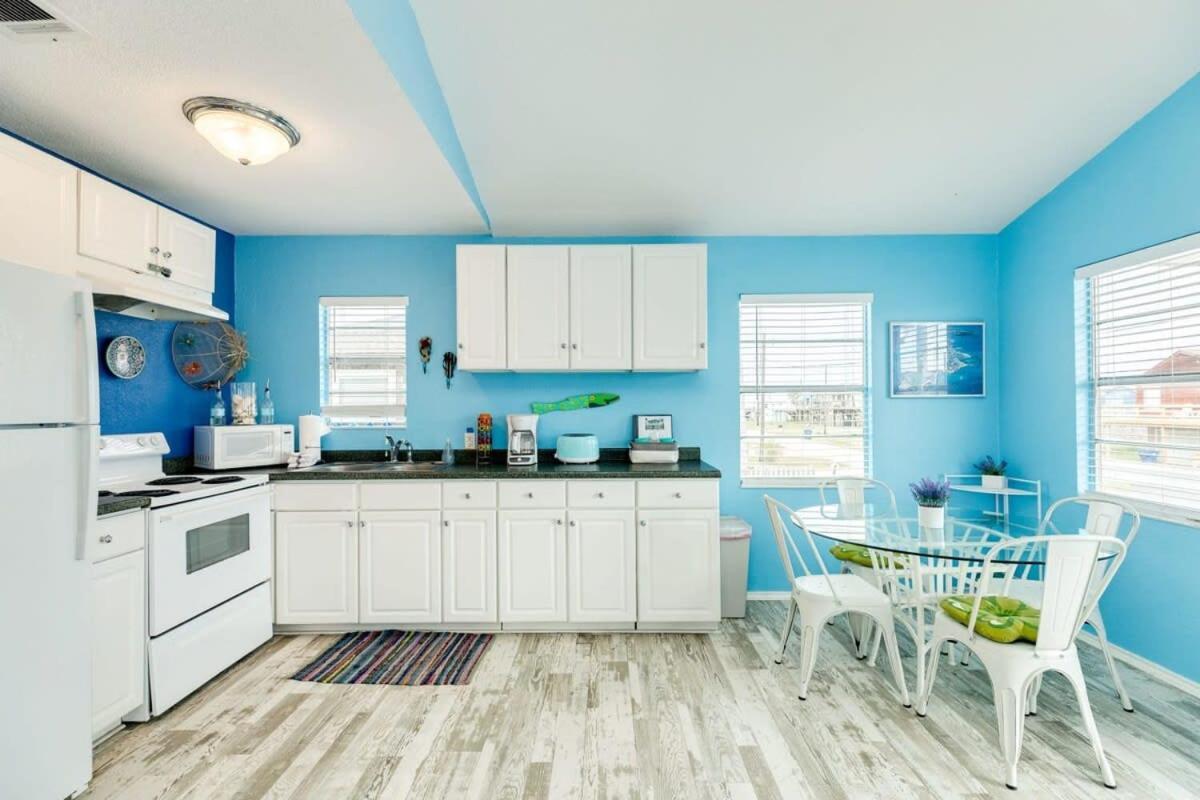 Fun In The Sun! Cozy Beach Pad, Gulf Views And Easy Access To The Sand! Surfside Beach Exteriör bild
