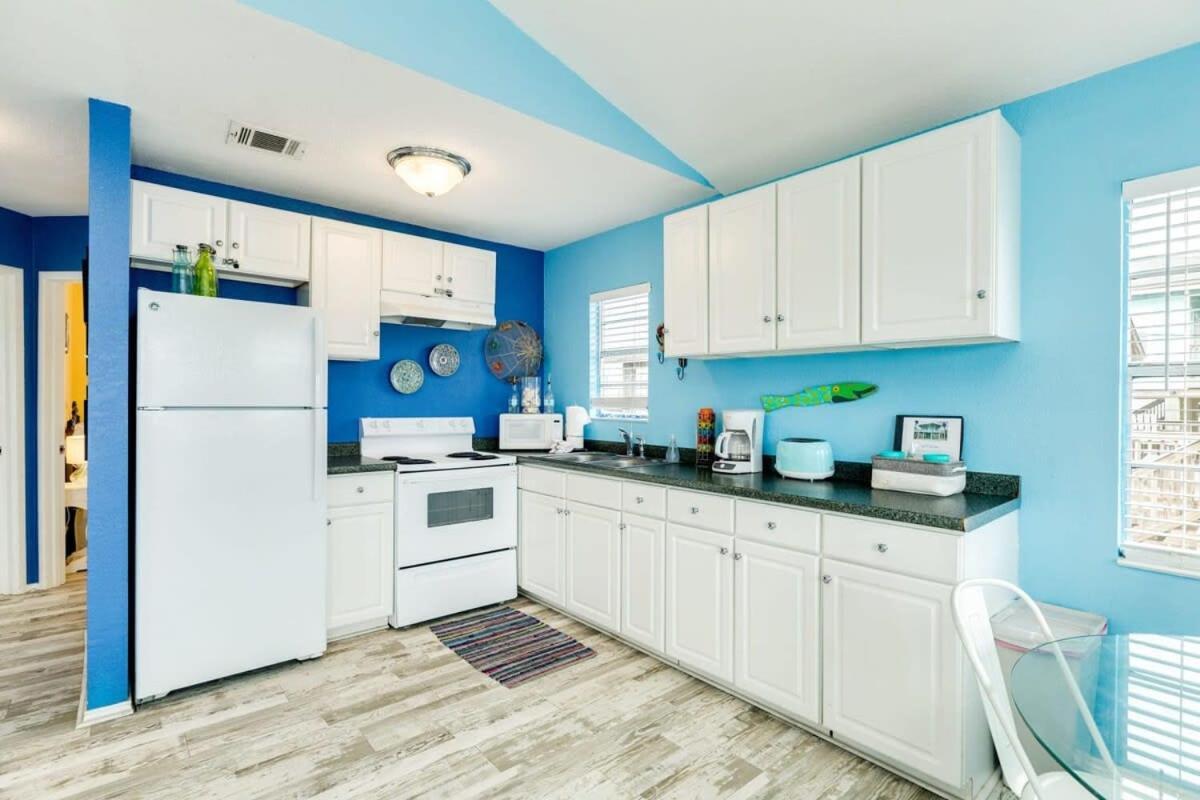 Fun In The Sun! Cozy Beach Pad, Gulf Views And Easy Access To The Sand! Surfside Beach Exteriör bild